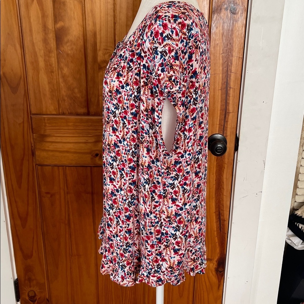 Liz Claiborne Short Sleeve Top XL red pink blue floral rayon scoop neck feminine - Picture 2 of 7